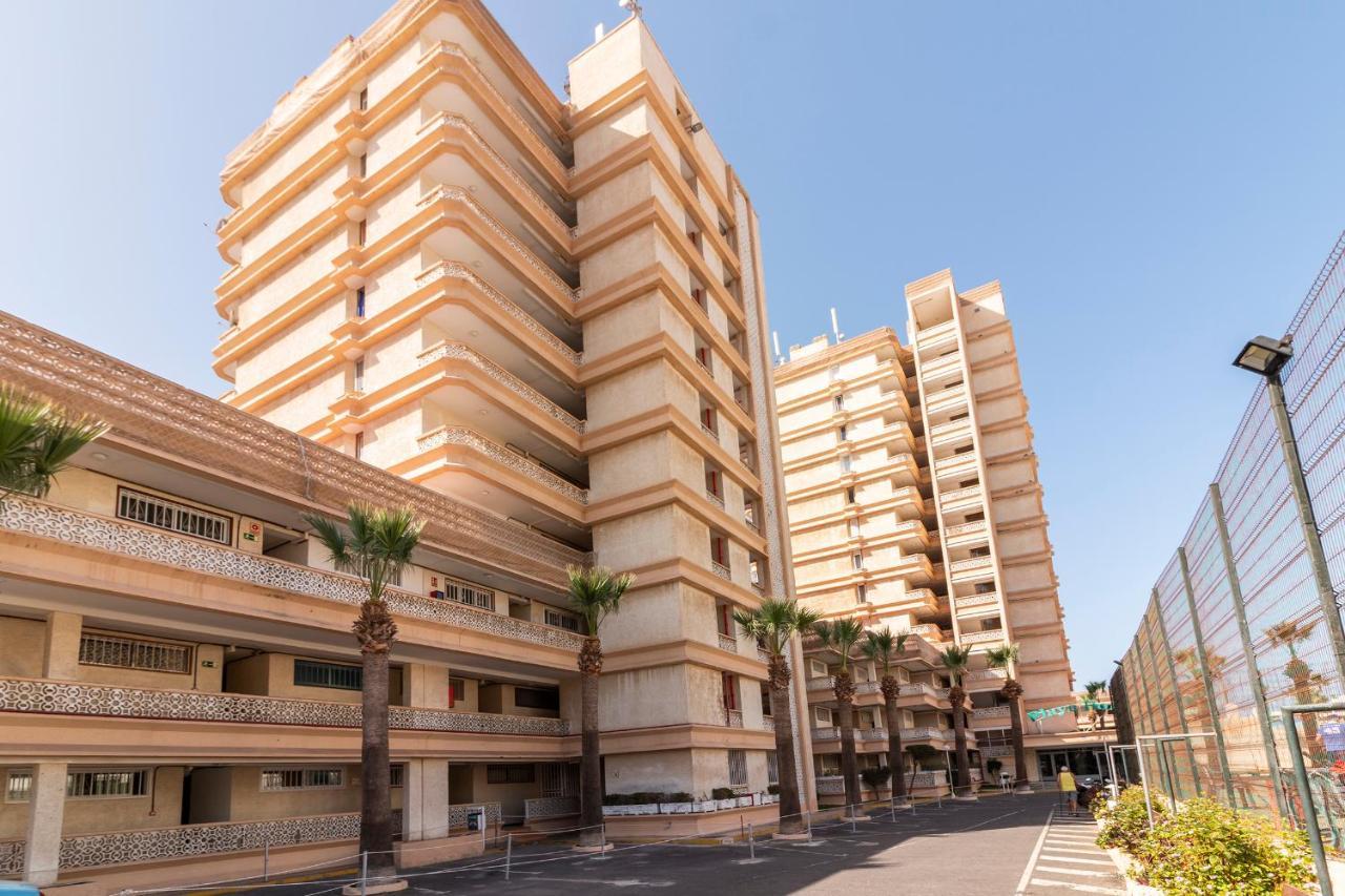 Homeforguest Modern And Recently Renovated Apartment In Arona Arona  Extérieur photo