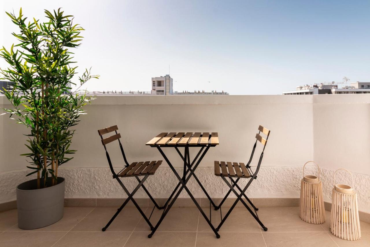 Homeforguest Modern And Recently Renovated Apartment In Arona Arona  Extérieur photo
