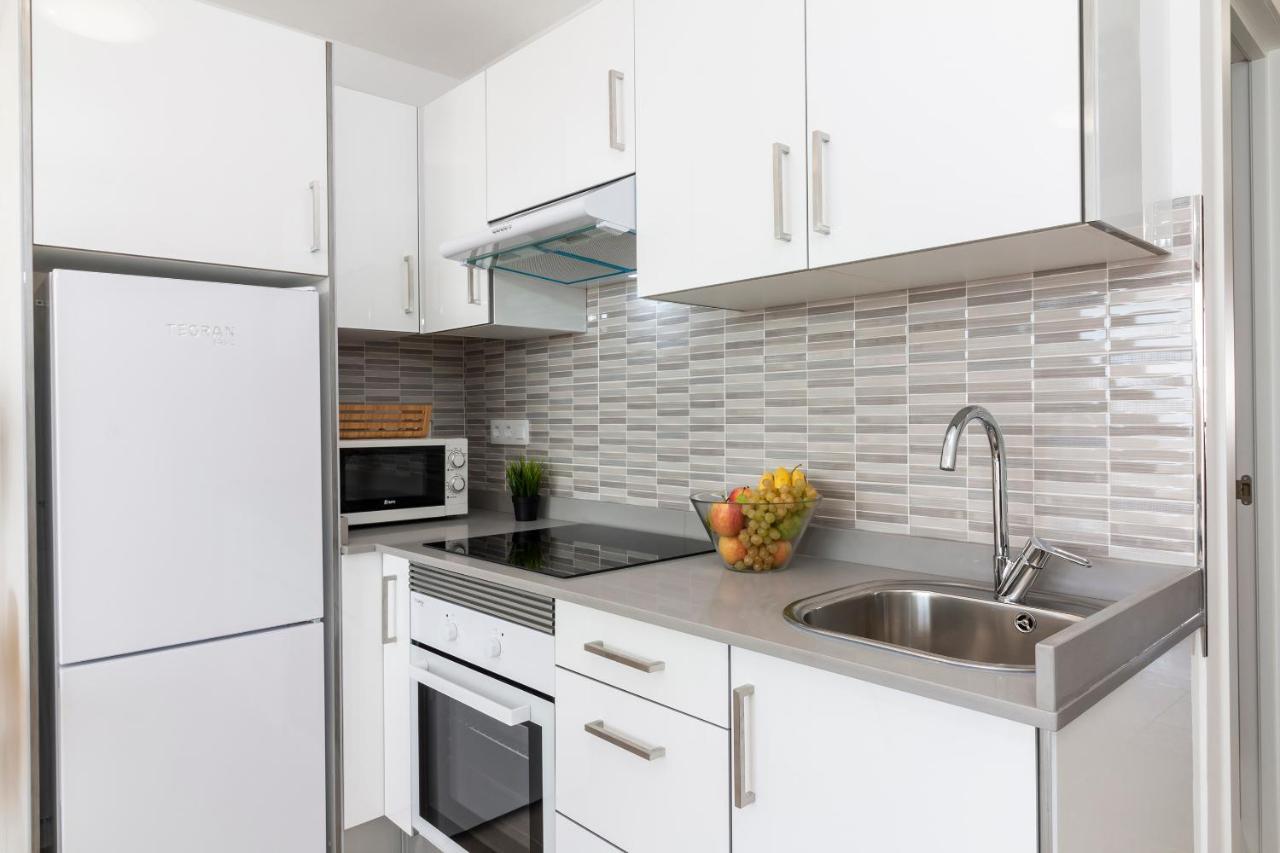 Homeforguest Modern And Recently Renovated Apartment In Arona Arona  Extérieur photo