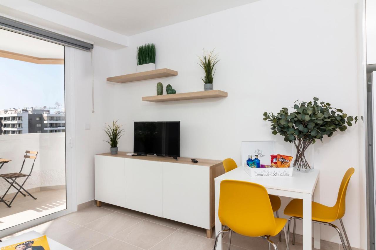 Homeforguest Modern And Recently Renovated Apartment In Arona Arona  Extérieur photo