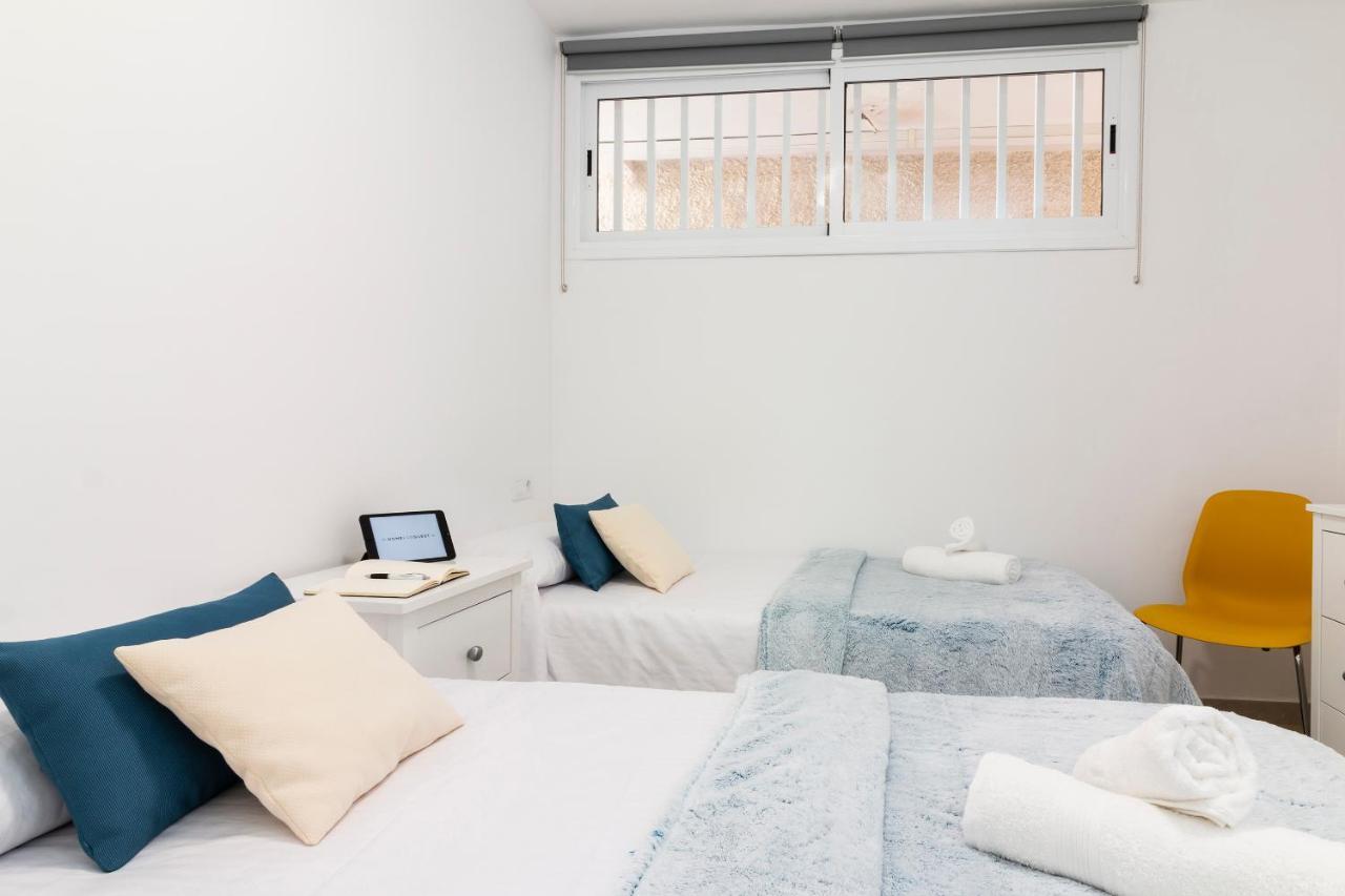 Homeforguest Modern And Recently Renovated Apartment In Arona Arona  Extérieur photo