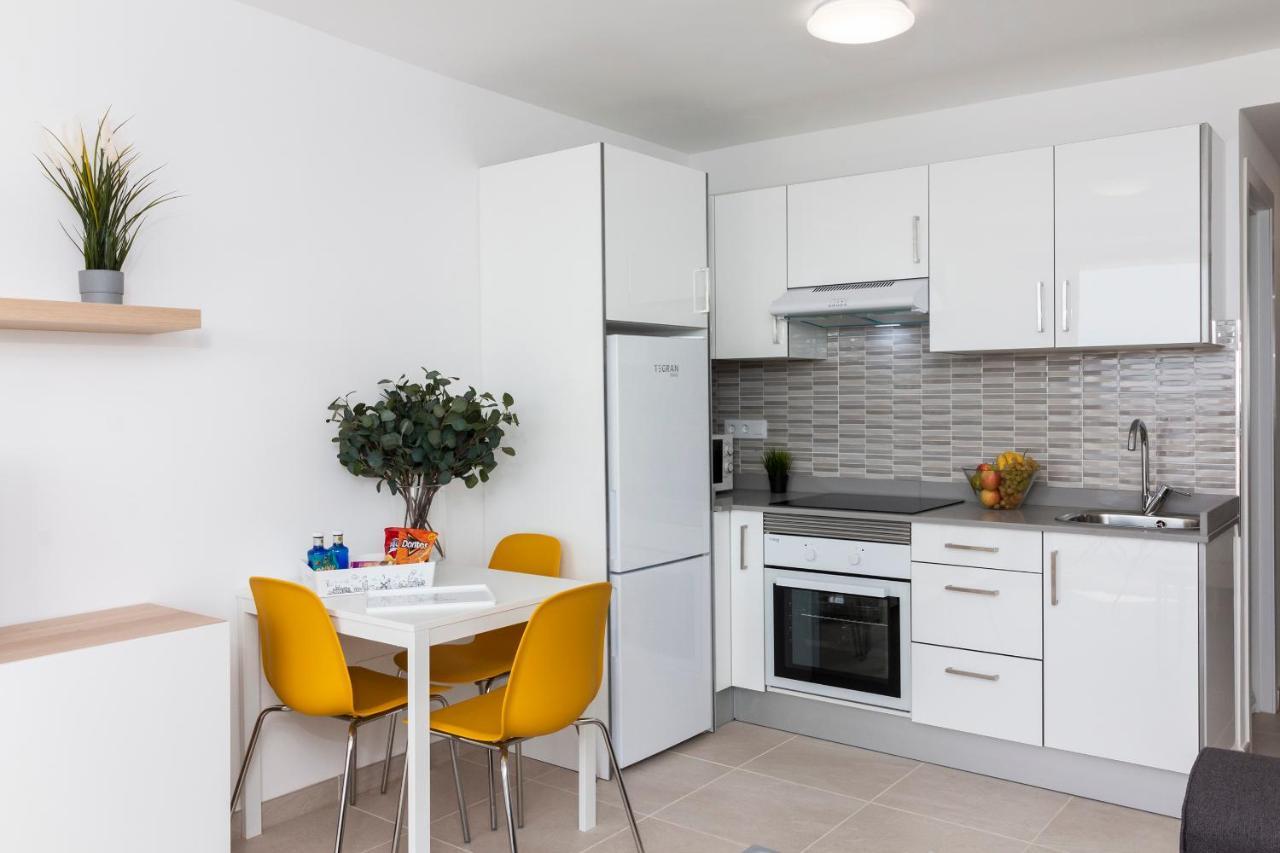 Homeforguest Modern And Recently Renovated Apartment In Arona Arona  Extérieur photo
